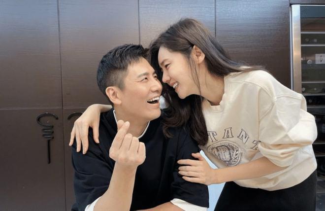 何炅对李湘和谢娜的态度为什么不一样？